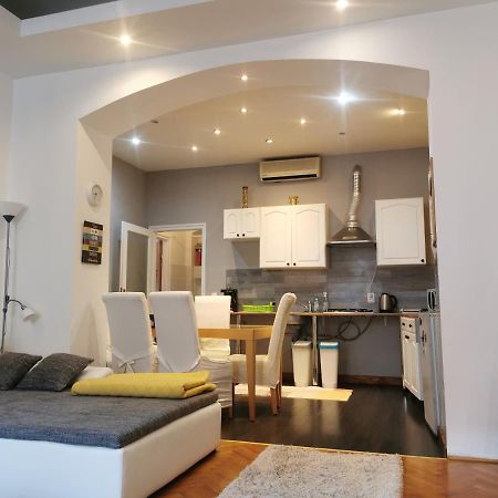 Patrik Apartman Székesfehérvár Esterno foto